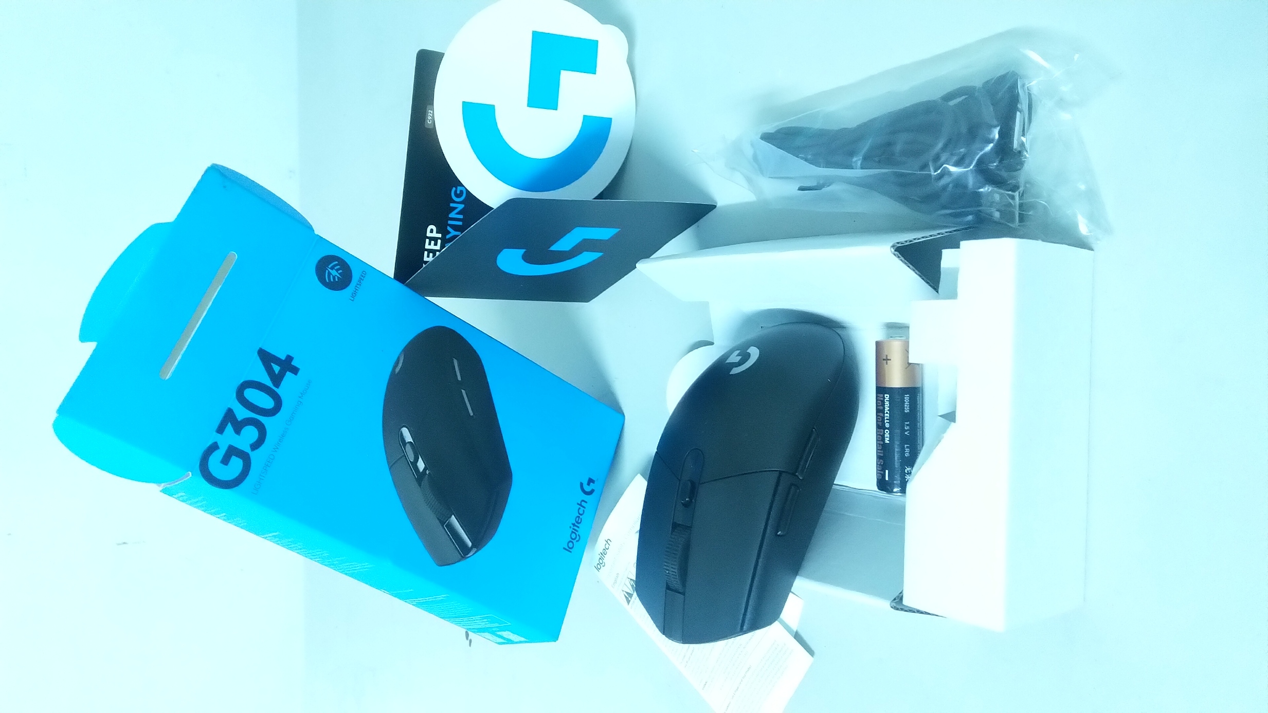 Logitech G304 box contents