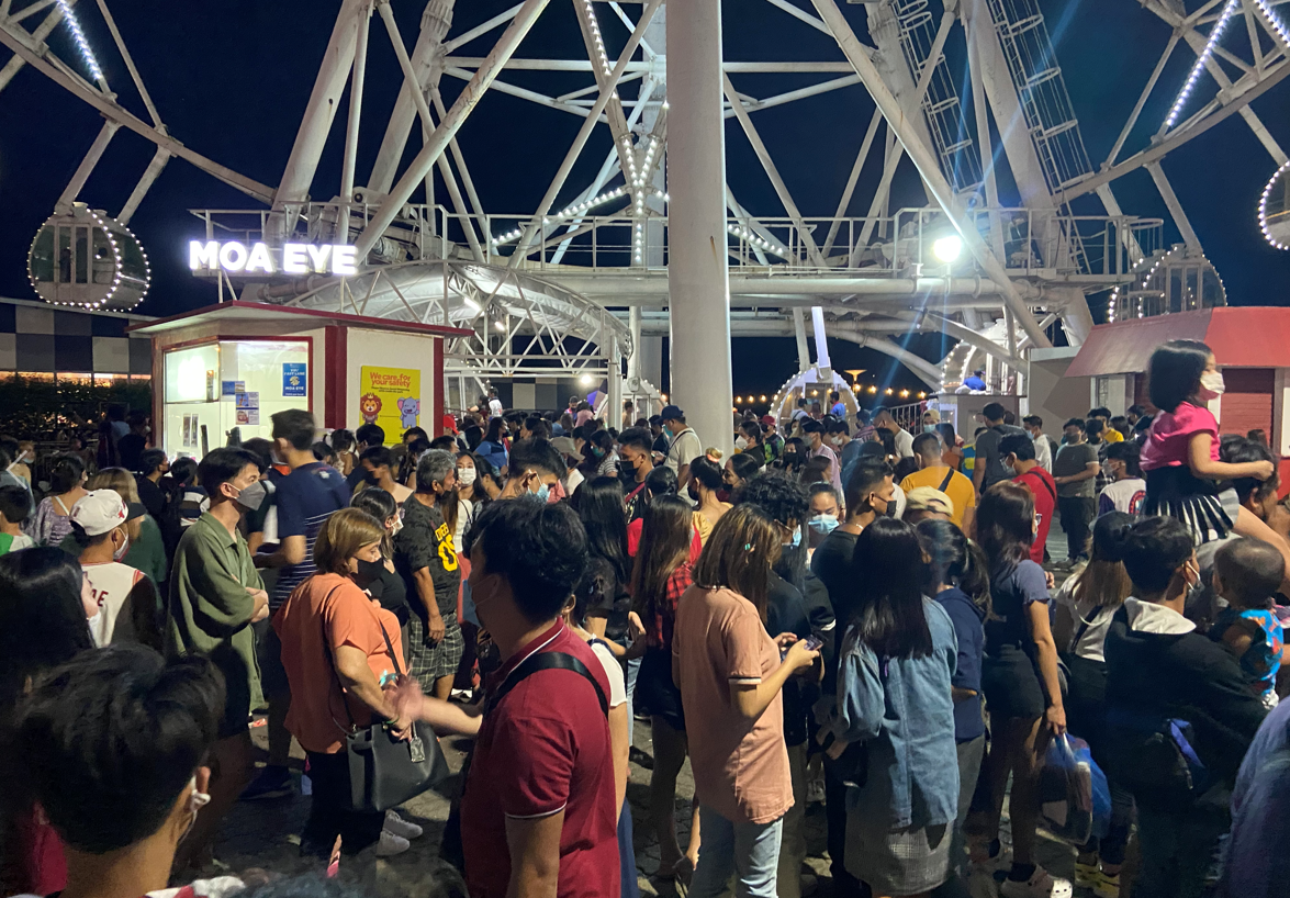 MOA Eye Crowd on December 25th